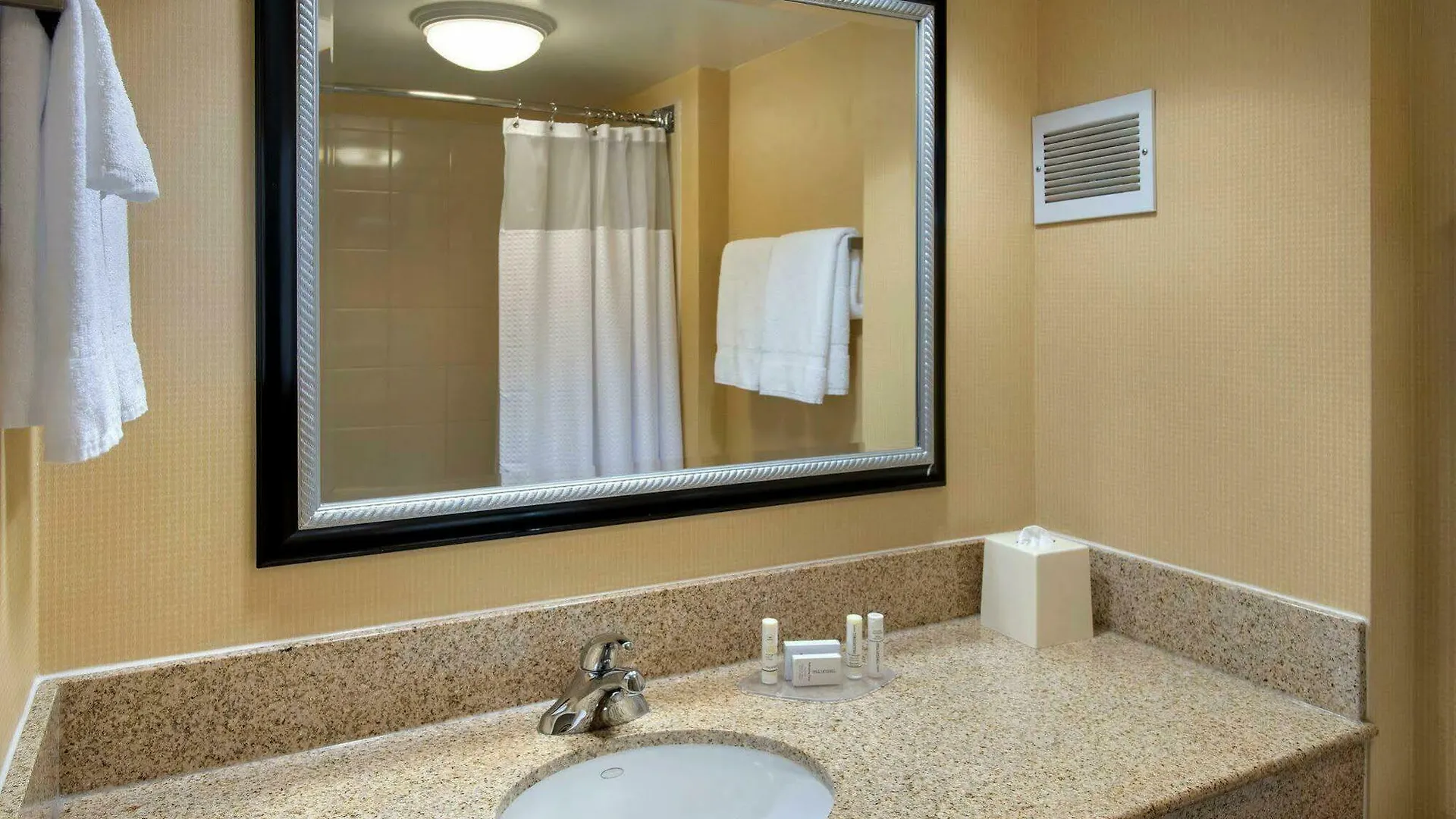 Hotel Courtyard By Marriott Secaucus Meadowlands 3*,  USA